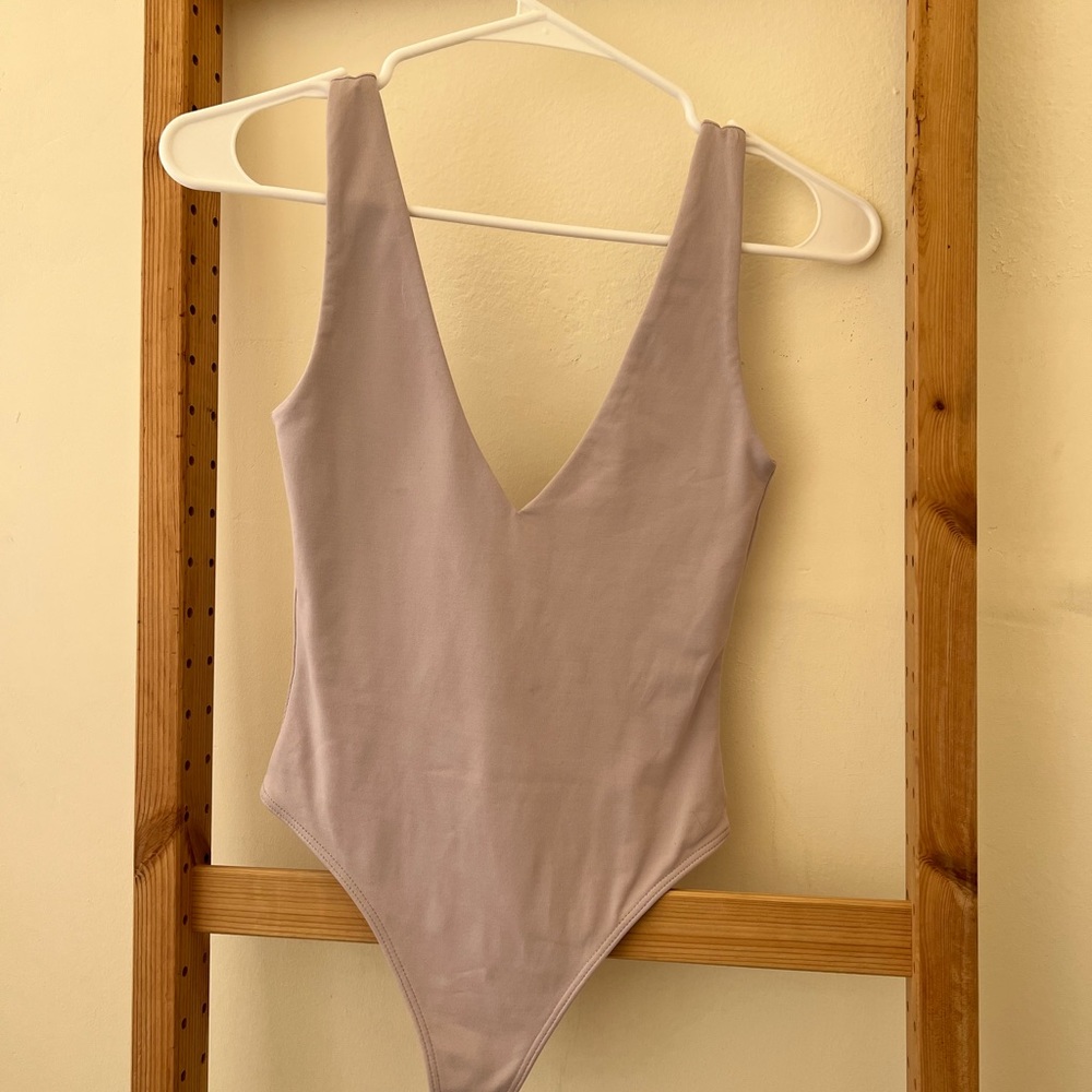 Babaton Contour V-Neck Bodysuit- Lavender